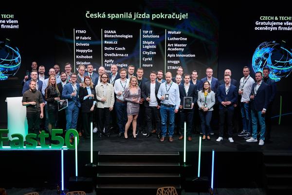 Fast 50 2022 účastníci Slavnostní vyhlášení výsledků Deloitte Technology Fast 50 CE - 24. 11. 2022 - Divadlo Archa, Praha - (Foto: Barbora REICHOVÁ).,Deloitte 2022 Technology Fast 50 Divadlo Archa